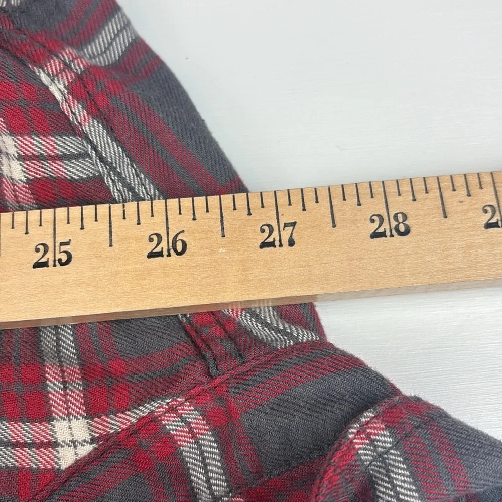 Duluth Trading Co Woman's Checkered Button Up Shirt Medium